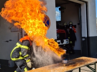 Fettexplosion beim Unterricht Brennen und Löschen