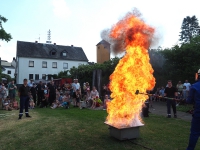 Fettexplosion  - niemals Wasser auf brennendes Fett schütten!!