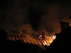 Dachstuhl in Flammen